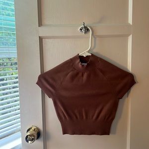 Aritiza Sun-deh top Color: Brown Size: 2XS (it’s stretchy, so it fits to you)